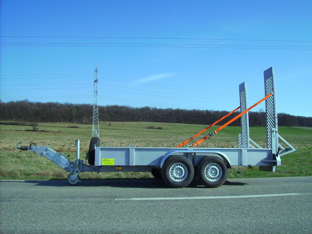 remorci-specializate-transport-utilaje 679