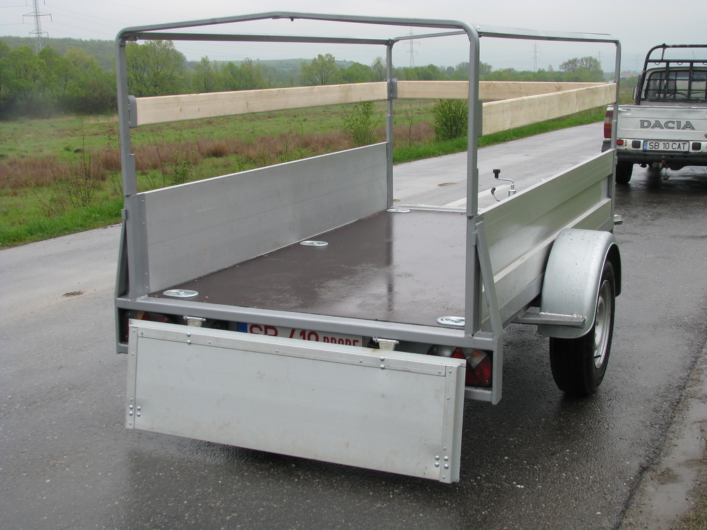 Cu caroseria intre roti