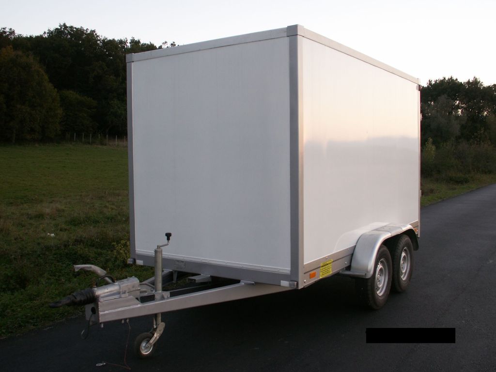 Cu caroseria intre roti