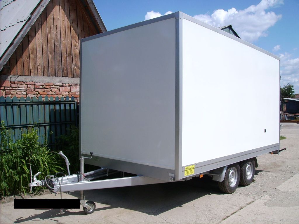 Cu caroseria peste roti